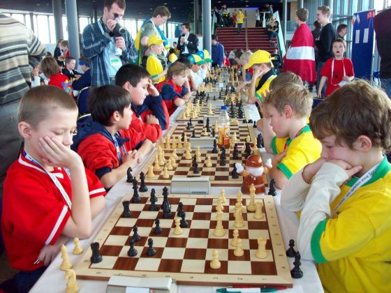 Unsere Jungs von der Schule Am Faulen See erreichen einen tollen 13. Platz beim Finalturnier der Aktion "Partnerschulen der Schacholympiade 2008" in Dresden.