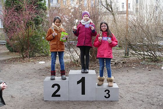 Adel gewinnt mit 5 aus 7 die Mädchenwertung beim Kinderwinteropen 2018 im Andreas-Gymnasium